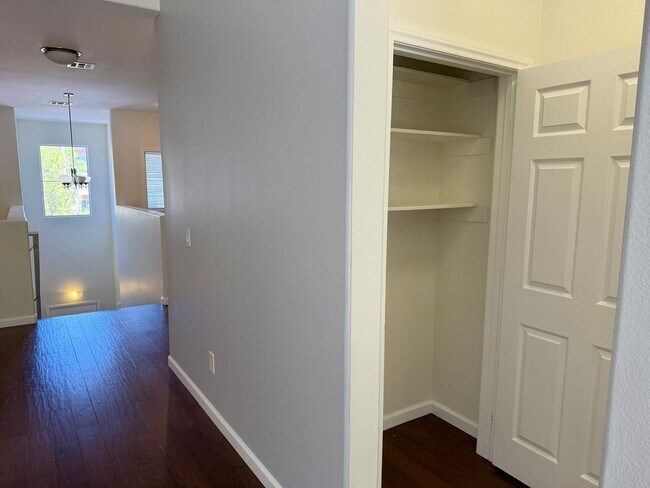 Building Photo - Close to shopping and easy access to Freeway!!!