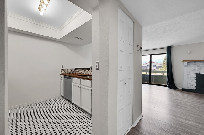 Building Photo - $1,320.95- 1 bed, 1 bath located in Colorado Spring with New In Unit Laundry!