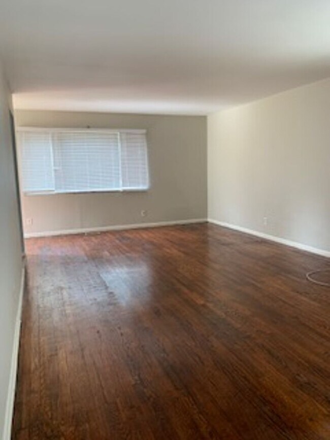 Primary Photo - Three Bedroom Home Located Near Burdsal Pkwy and Riverside Dr