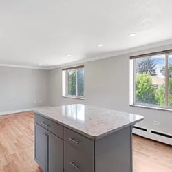 Building Photo - 558 N Washington St