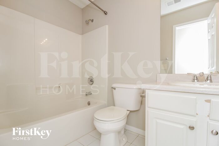 Building Photo - 27 Forest Point