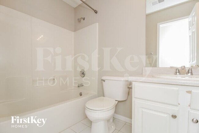 Building Photo - 27 Forest Point