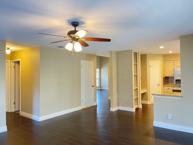 Building Photo - 13731 Oak Pebble