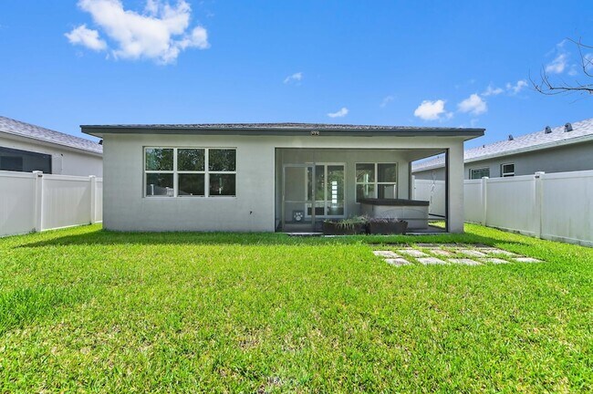 Building Photo - 11381 SW Lyra Dr.