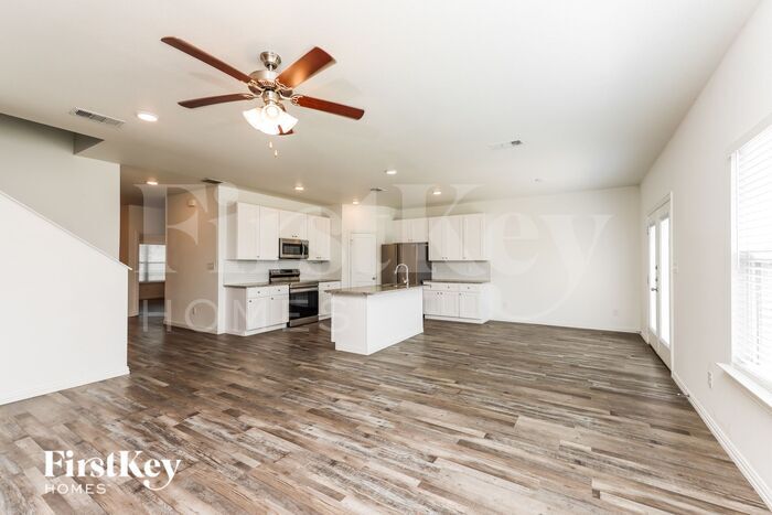 Building Photo - 7332 Parkside Pl Dr