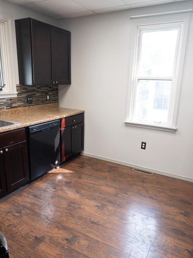 Building Photo - 737 Grove Ave