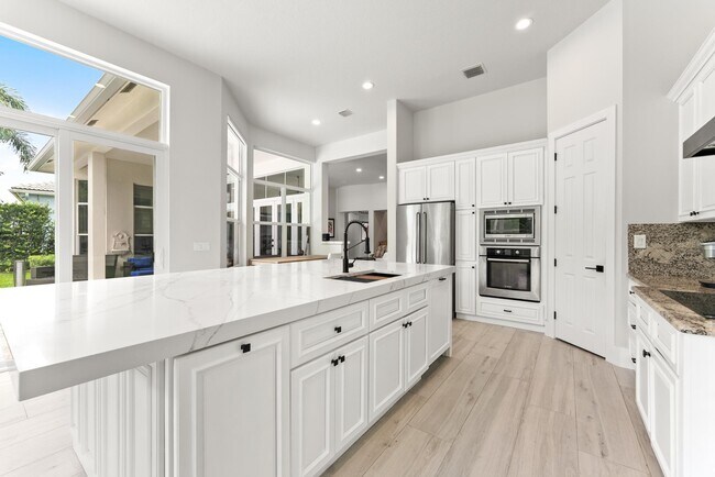 Building Photo - 7737 Preserve Dr