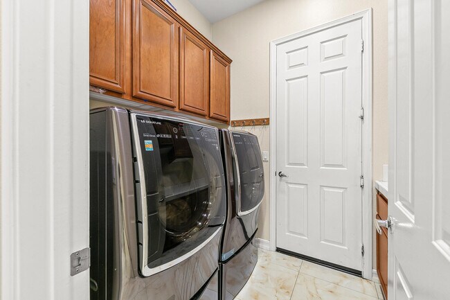 Building Photo - 46211 Roadrunner Ln