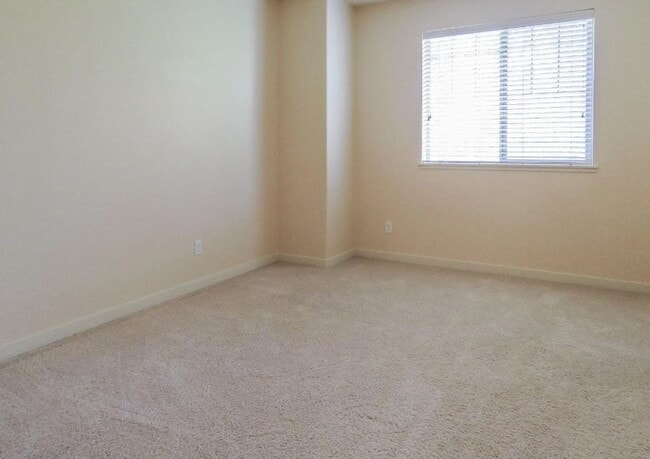 Building Photo - Beautiful 2br/2.5ba Townhome in Arbor Parc...