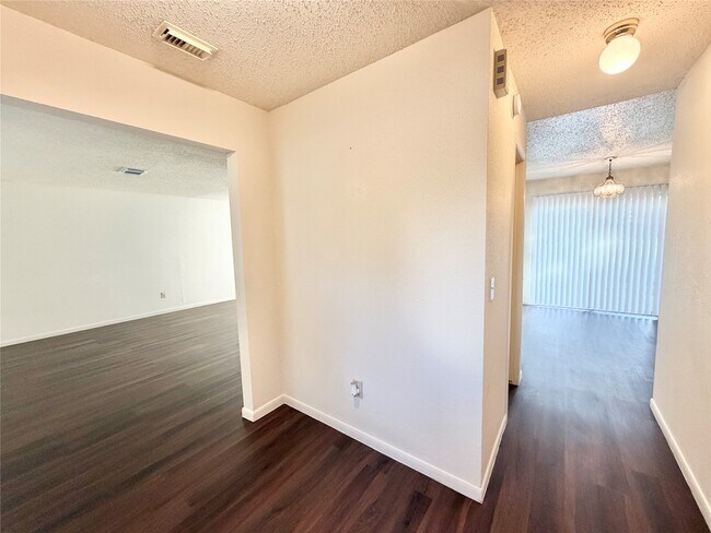 Building Photo - 17210 Colony Creek Dr