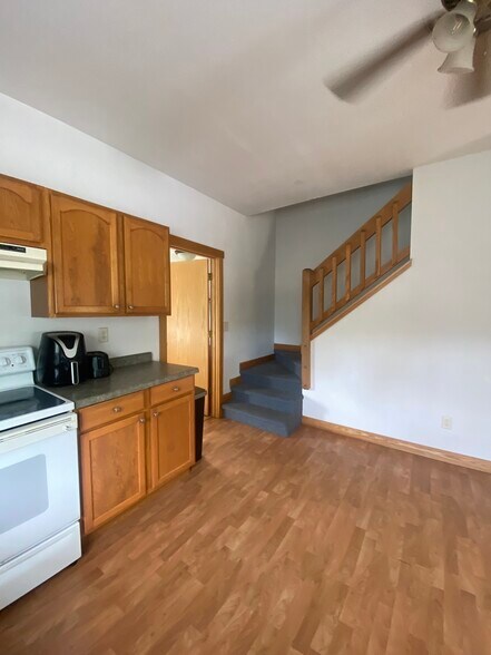 Building Photo - 6086 Southwest Ln