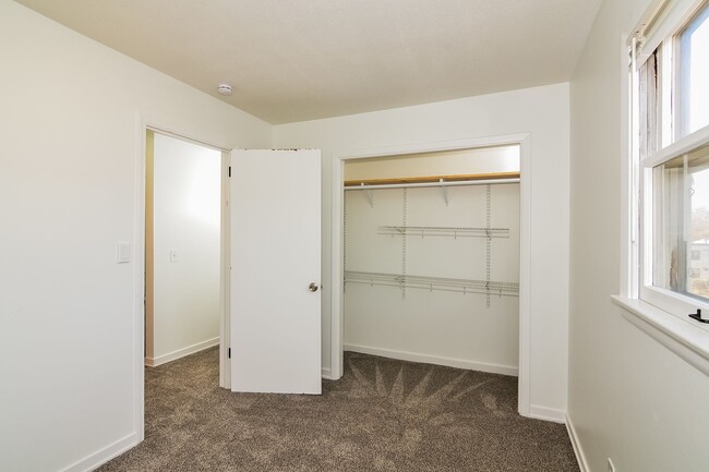 Building Photo - 314 Knox Ave N