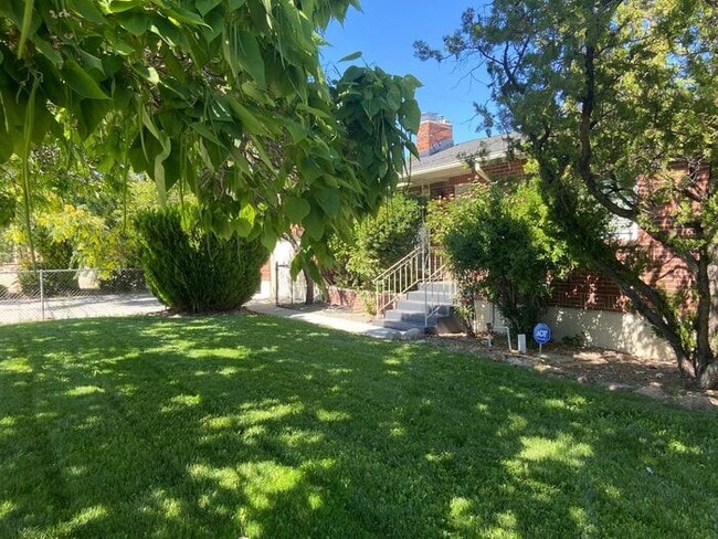 Building Photo - Like Brand New! - Single Story House in North Central Reno