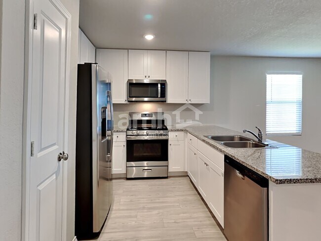 Building Photo - 502 Summersweet Rd