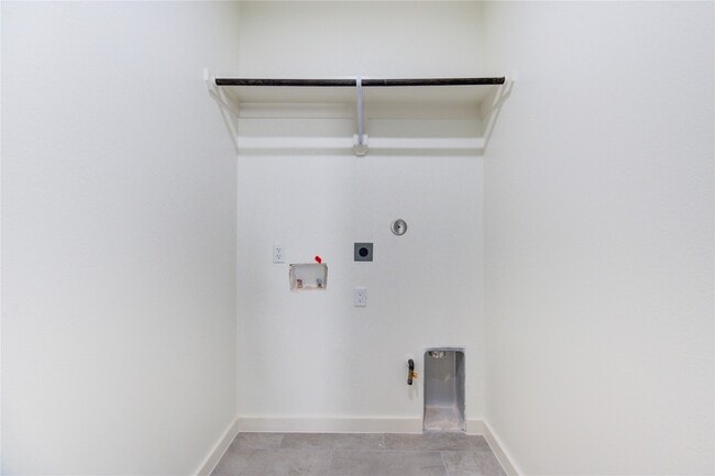 Building Photo - 2919 El Fenice Ln