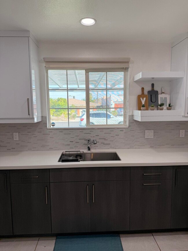 Building Photo - 51905 Avenida Velasco