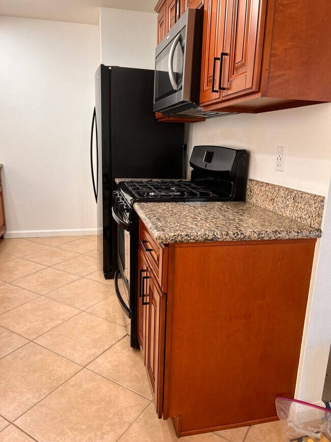 Building Photo - 22724 Figueroa St