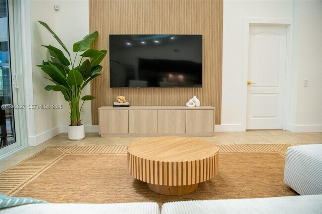 Building Photo - 1010 Joyce Ct