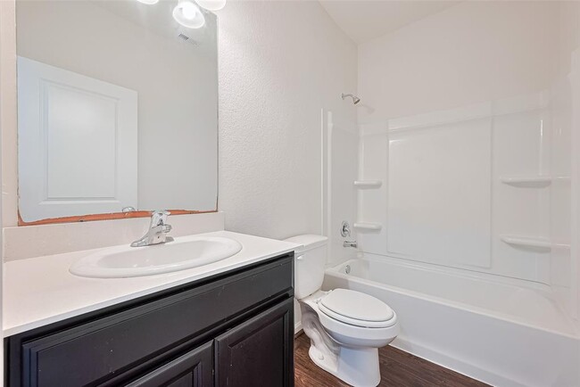 Building Photo - 1025 Banyon Tree Ln