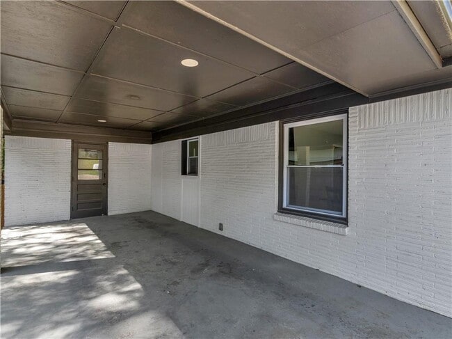 Building Photo - 2903 Monterey Dr