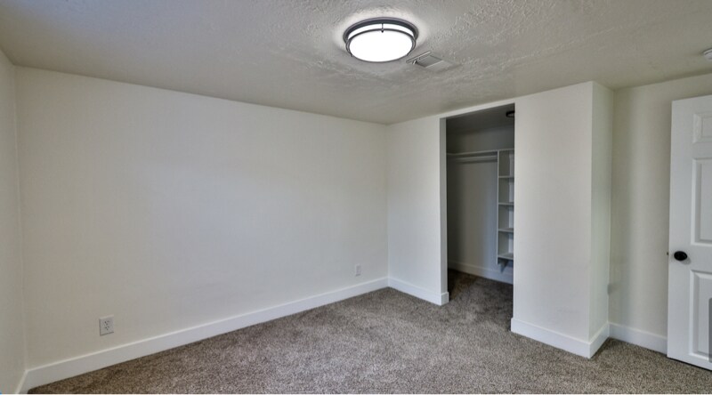 Building Photo - 350 W 2575 N