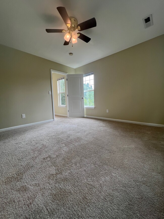 Building Photo - 114 Grand Oaks Dr