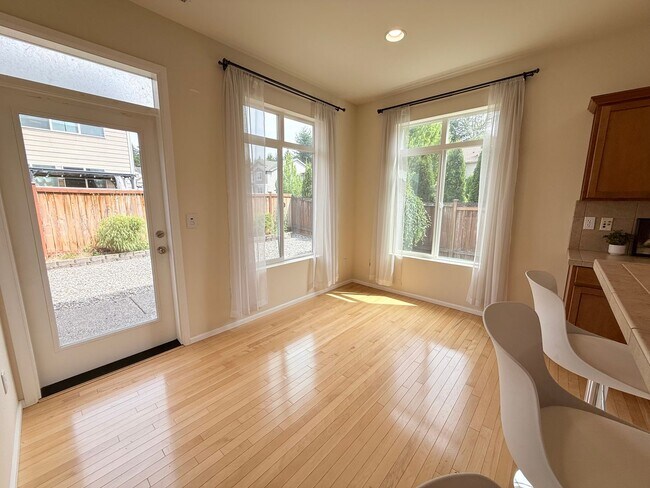 Building Photo - For Rent – Bright & Spacious Home with Bonus Room