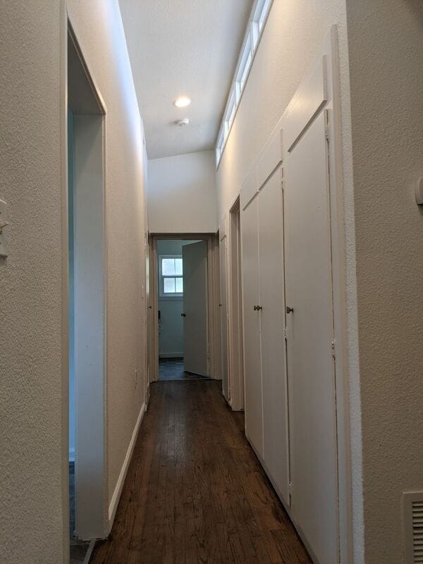 Building Photo - 15411 Fernview St