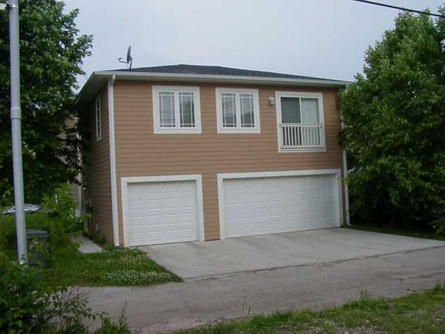 Building Photo - 2045 Central Ave