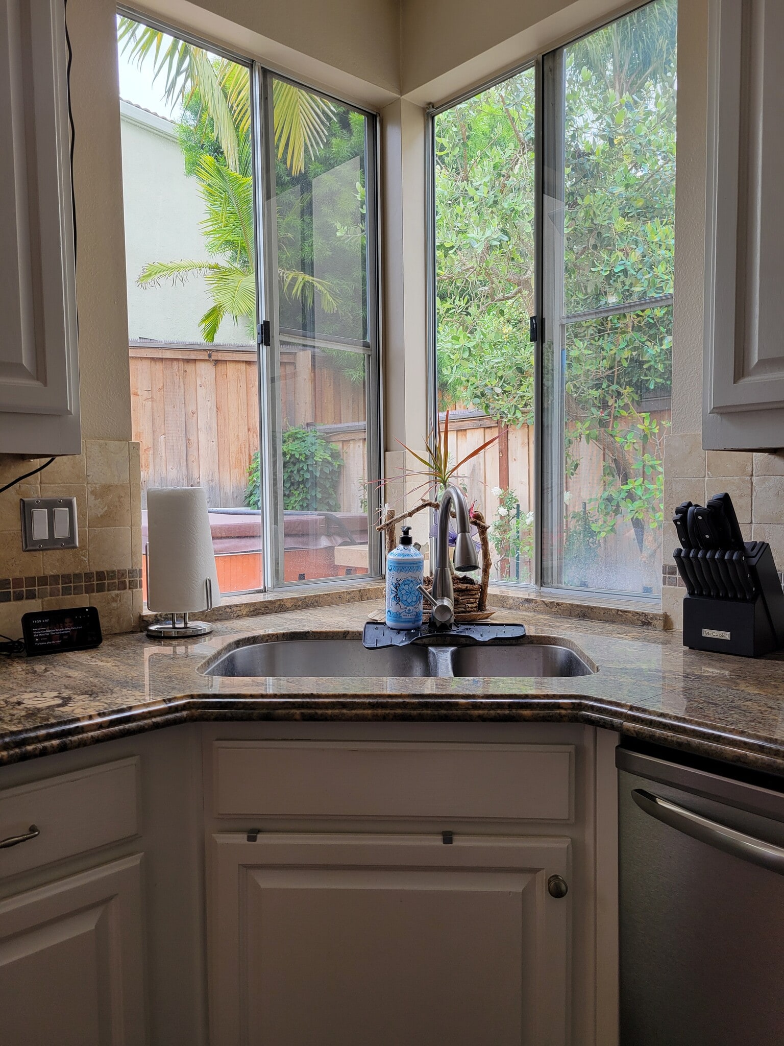 Kitchen - 59 Hawaii Dr