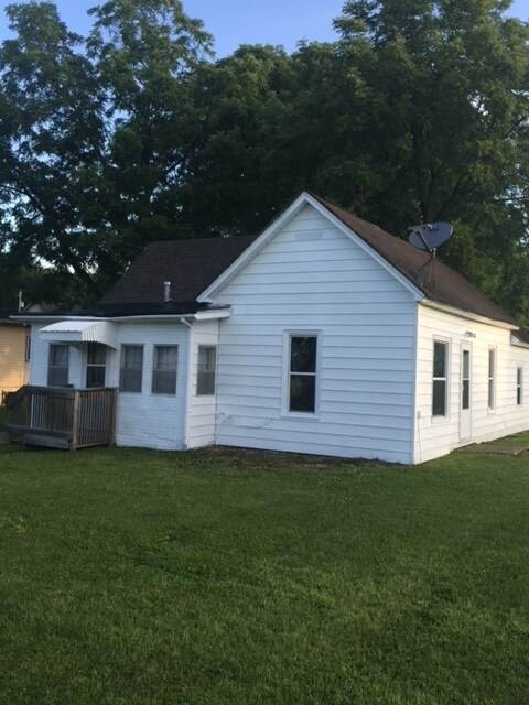 Building Photo - 3650 NE 57th Ave