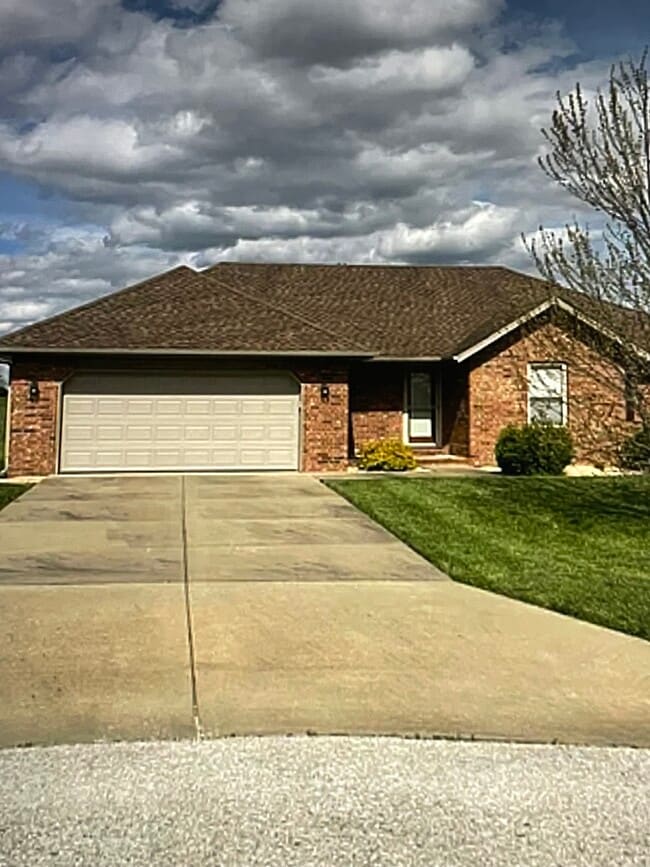 Primary Photo - 740 Jefferson Ct
