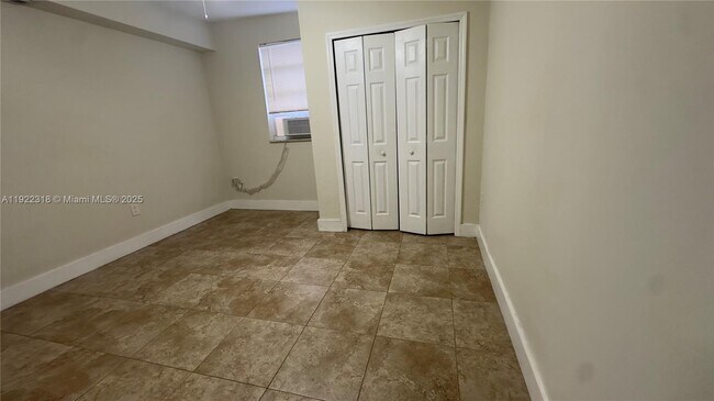 Building Photo - 5125 SW 102nd Ave