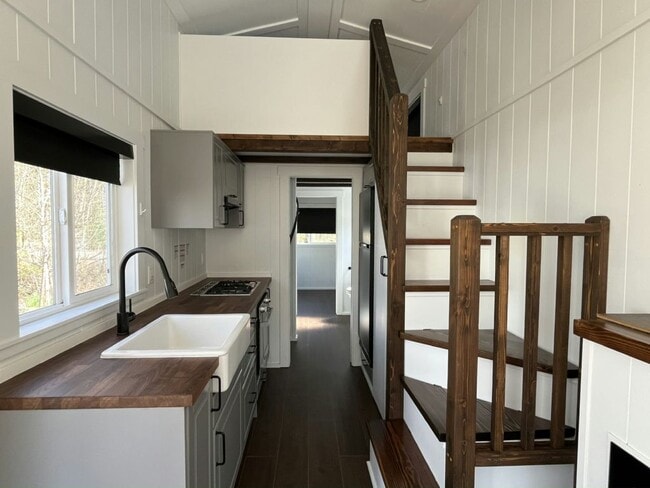 Building Photo - 65000 US-26