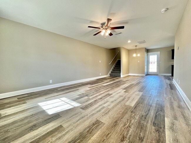 Building Photo - Welcome To Clarksville!