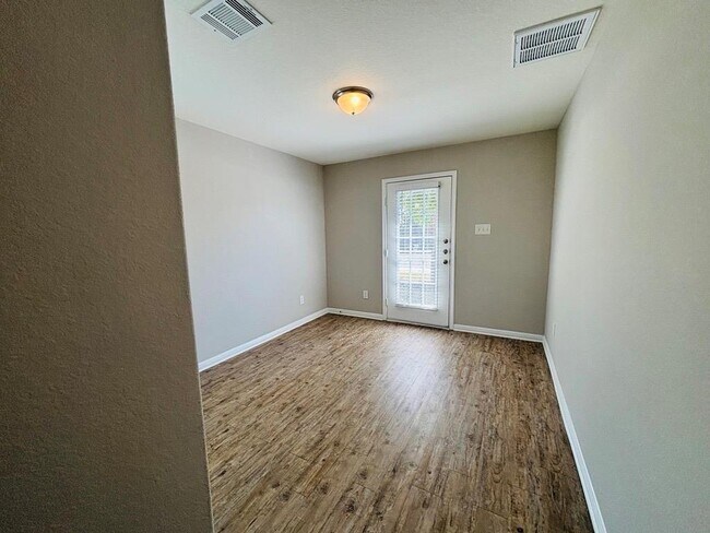 Building Photo - 1310 Walden Pond Dr