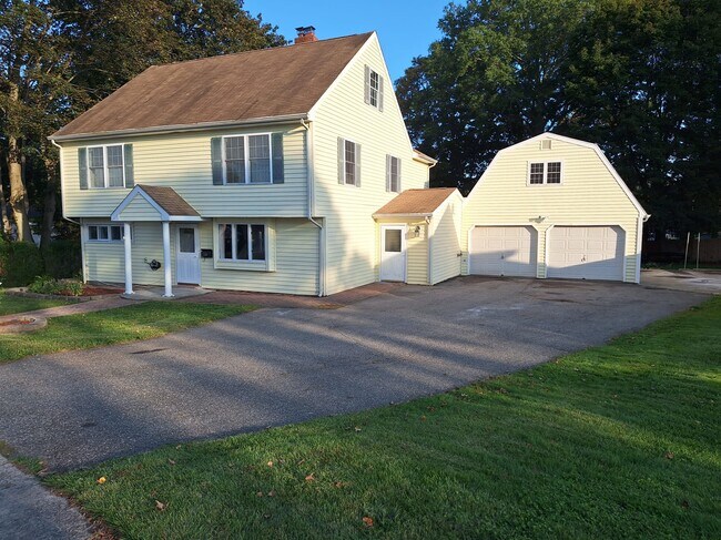Building Photo - 132 Wepawaug Dr