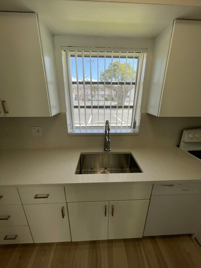 Kitchen sink - 7426 SW 82nd St