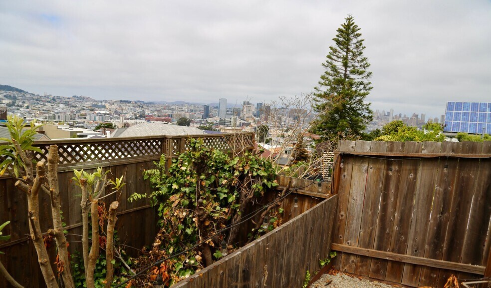 Building Photo - 748 Kansas St