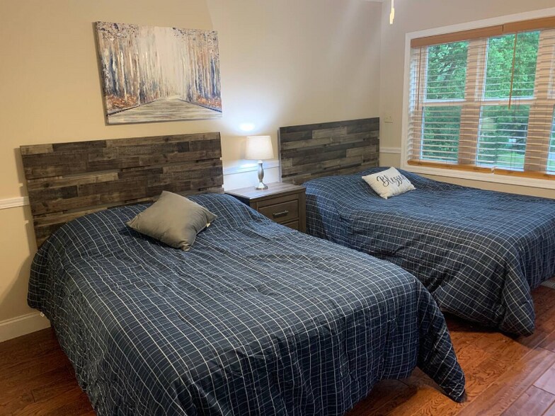 Building Photo - 539 Panorama Dr