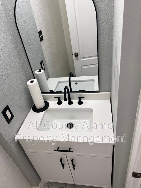 Building Photo - 7431 Cedar Farm