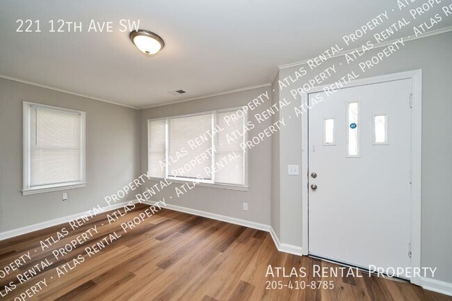 Building Photo - 221 12th Ave SW