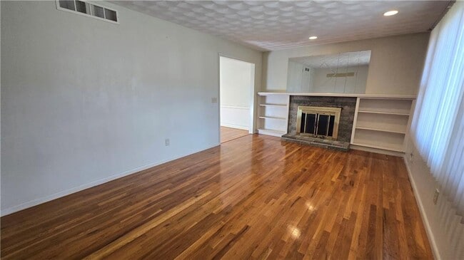 Building Photo - 7 Eliza St