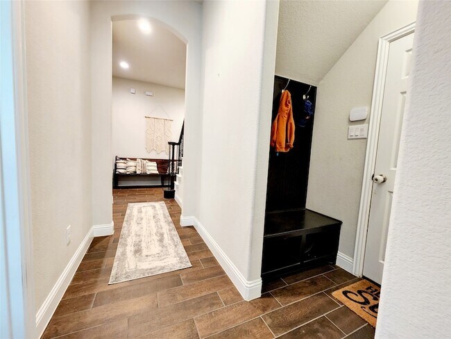 Building Photo - 14800 Belclaire Ave