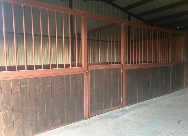 Building Photo - 1701 Co Rd 113