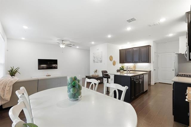 Building Photo - 982 Mikaela Dr