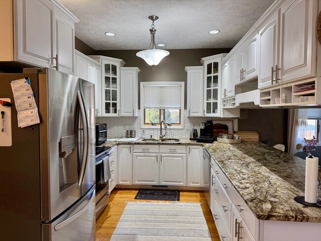 Building Photo - Spacious Two-Story Home in Blacksburg