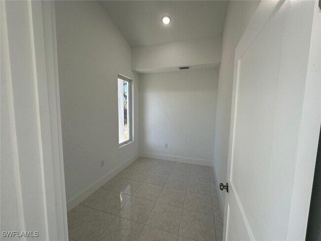 Building Photo - 6010 Ruth Ave N