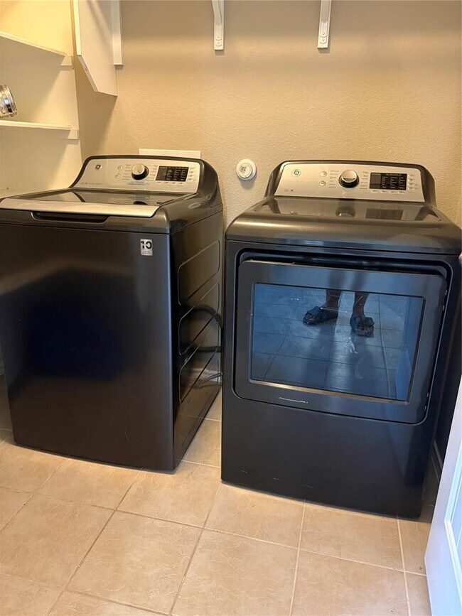 Building Photo - 185 Housefinch Loop