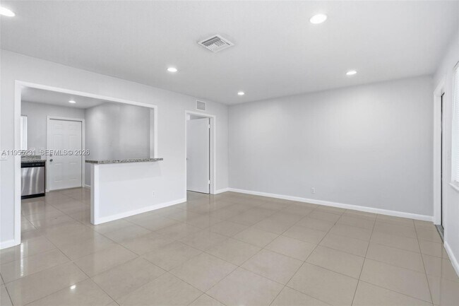 Building Photo - 808 NE 2nd St